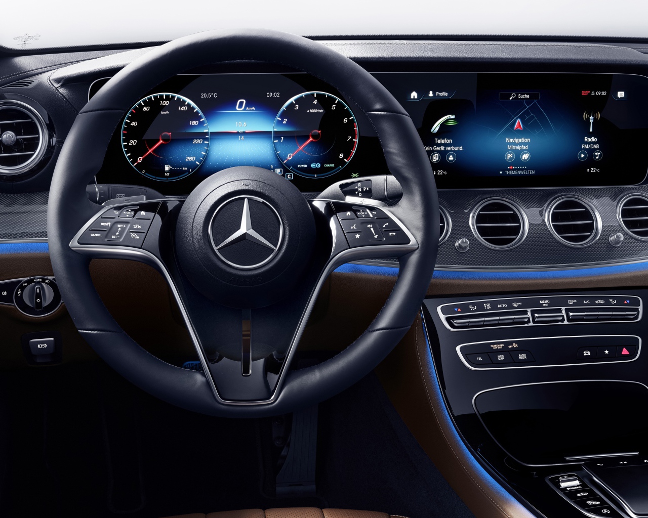 Салон автомобиля Mercedes-Benz E-Klasse 2020 года 