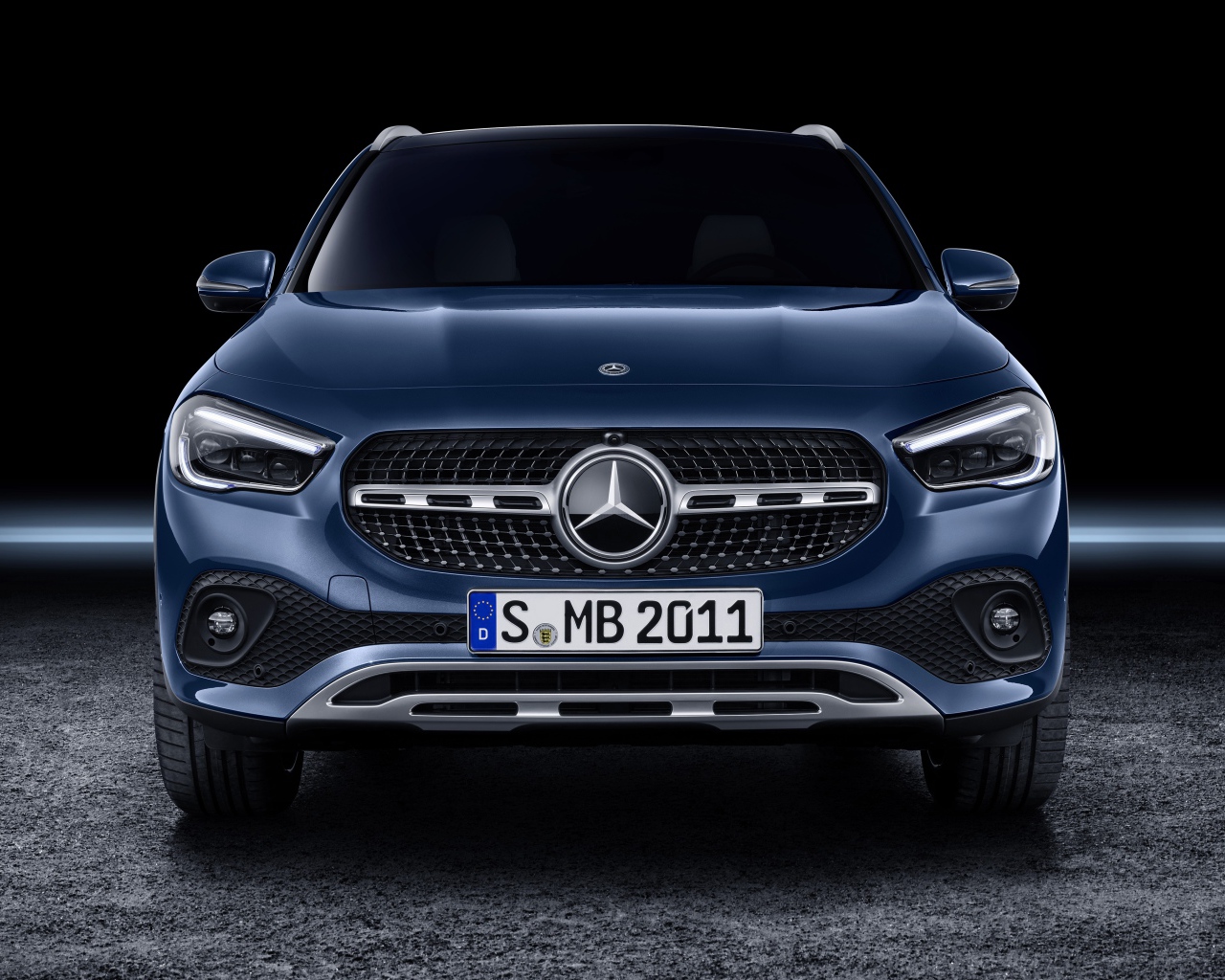 Автомобиль Mercedes-Benz GLA 250 4MATIC Progressive Line Edition 1 2020 года вид спереди
