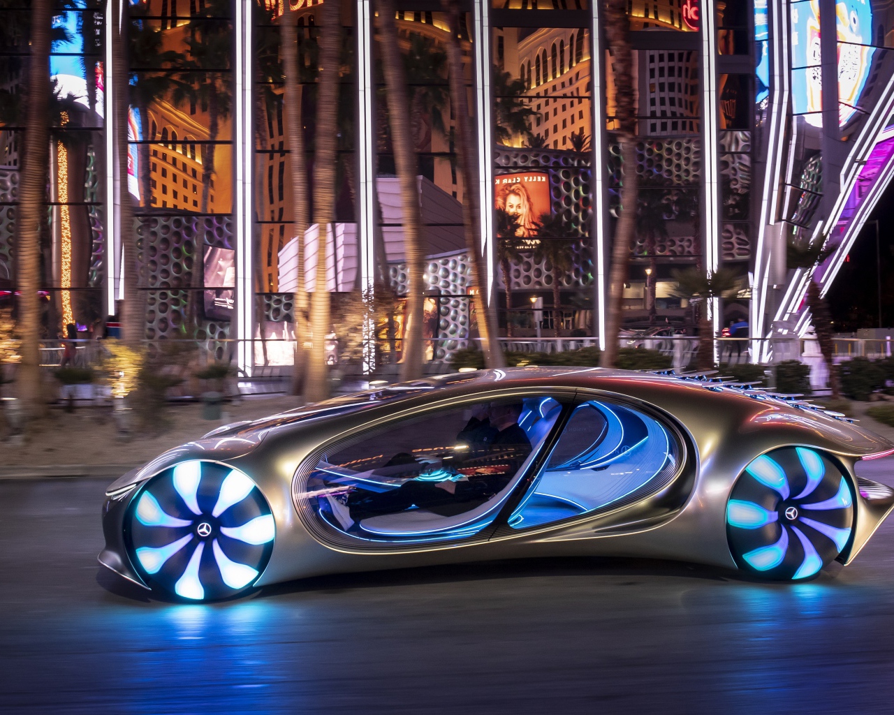 Автомобиль Mercedes-Benz VISION AVTR, 2020 года с неоновыми колесами