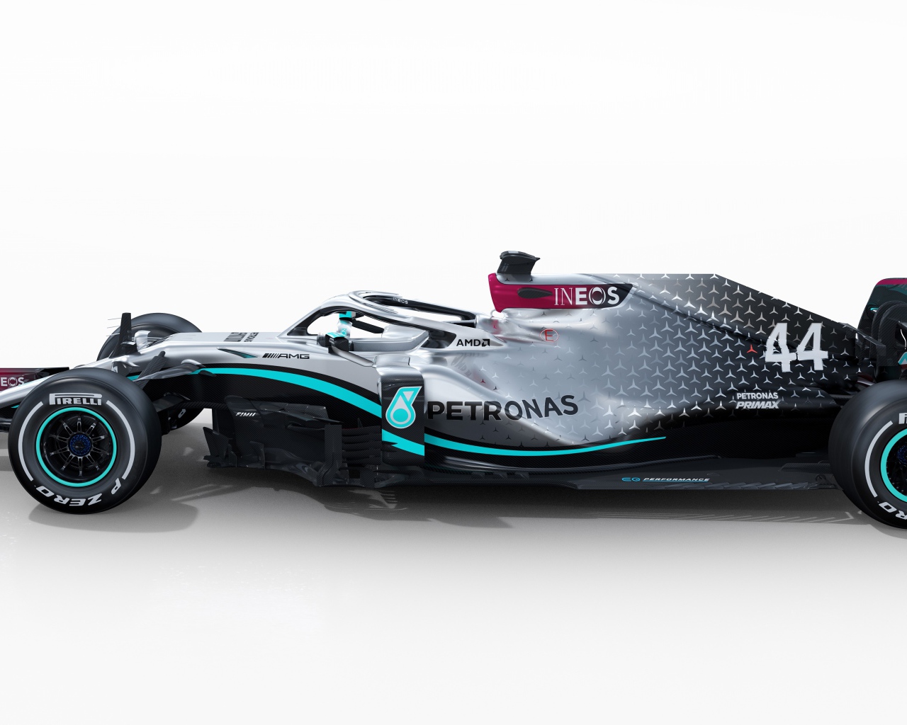 Гоночный автомобиль Mercedes-AMG F1 W11 EQ Performance 2020 года на белом фоне