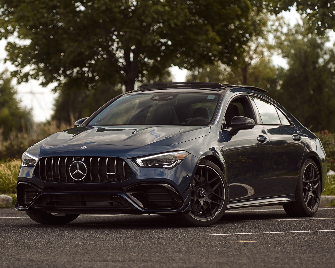 Черный автомобиль  Mercedes-AMG CLA 45 4MATIC, 2020 года 