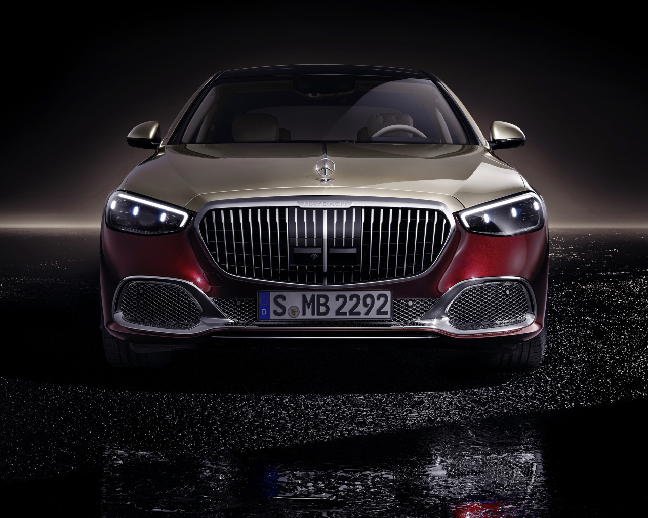 Автомобиль Mercedes-Maybach S 580,  2021 года вид спереди