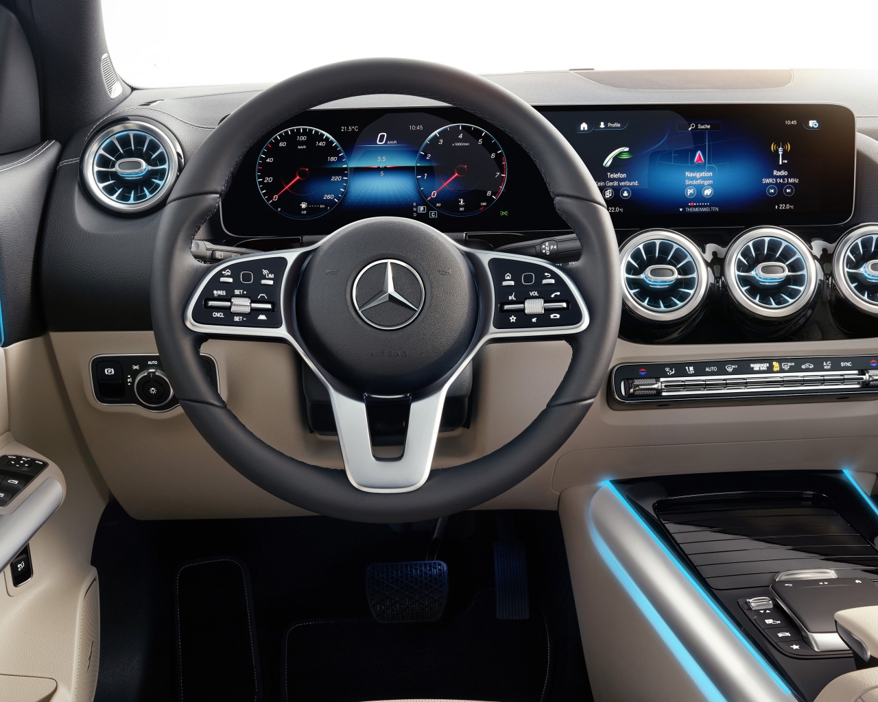 Салон автомобиля Mercedes-Benz GLA 250, 2020 года