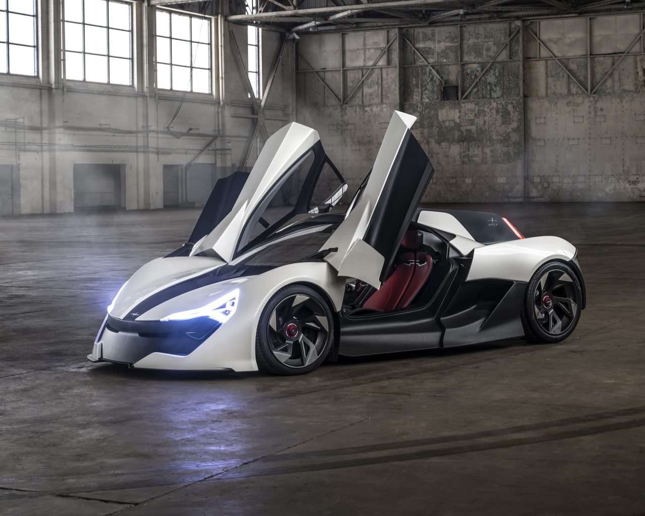 Автомобиль APEX AP-0 Concept 2020 года с открытыми дверями