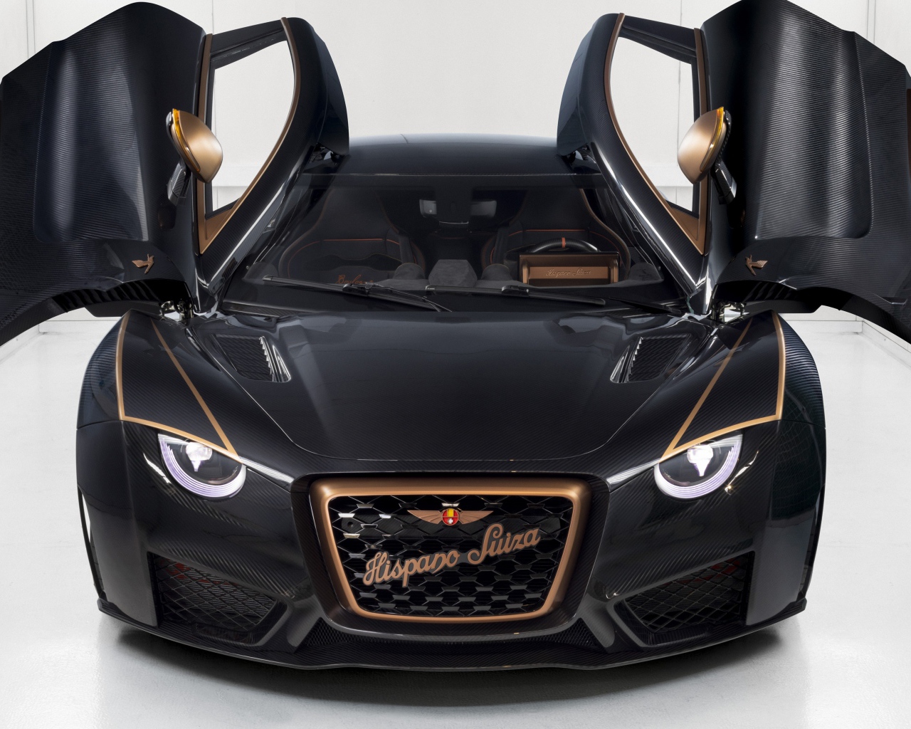 Автомобиль Hispano-Suiza Carmen Boulogne 2020 года с открытыми дверями