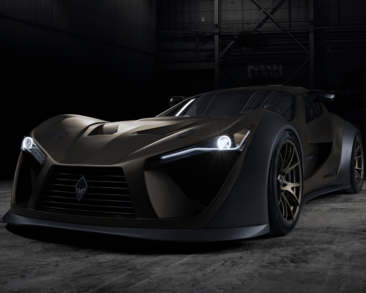 Дорогой автомобиль Felino CB7R с включенными фарами