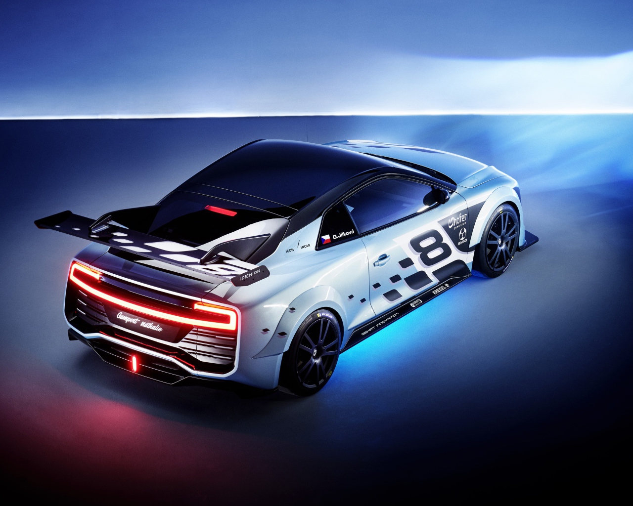 Автомобиль Gumpert Nathalie Race вид сзади