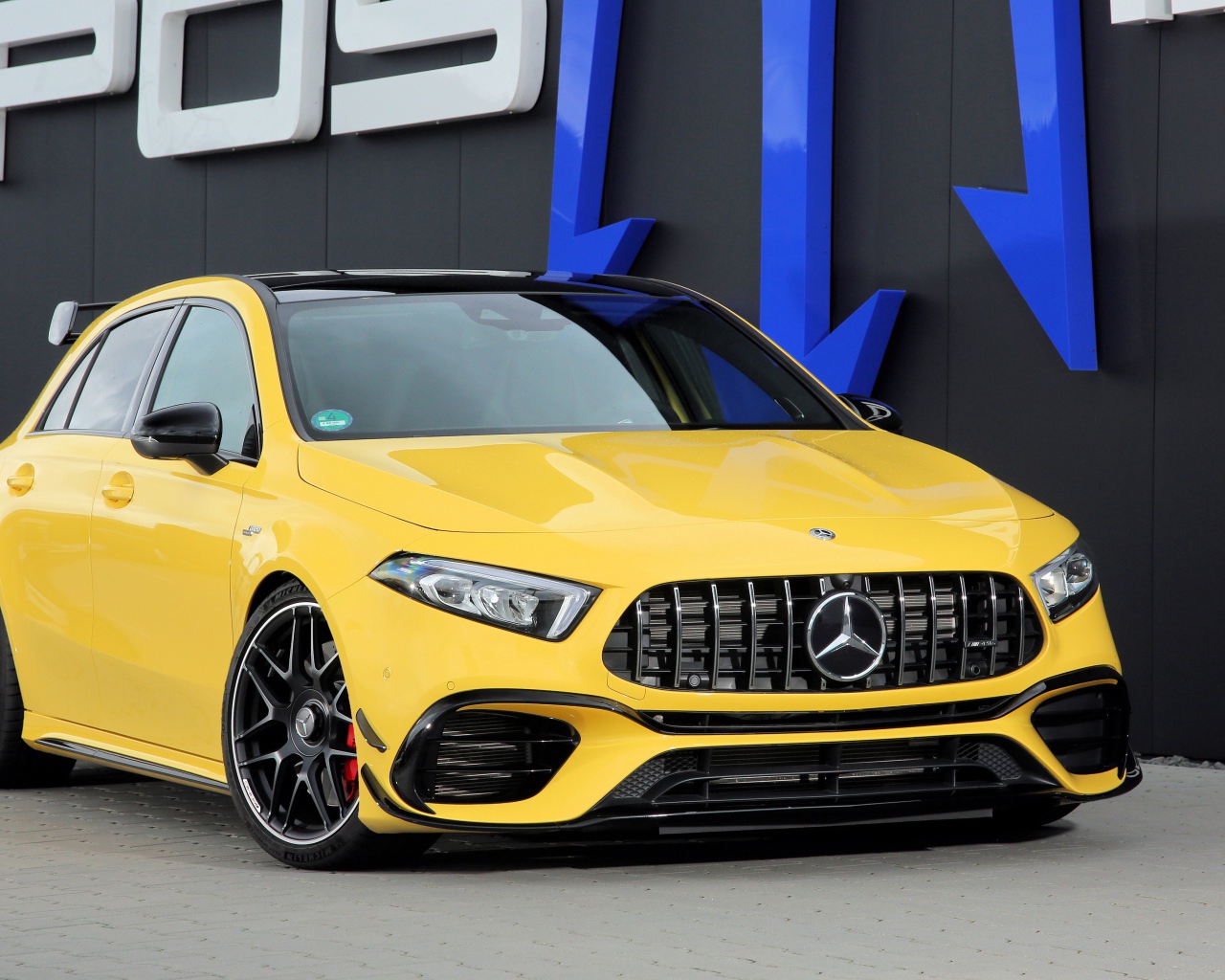 Желтый автомобиль мерседес Posaidon A 45 RS 525, 2020 года 