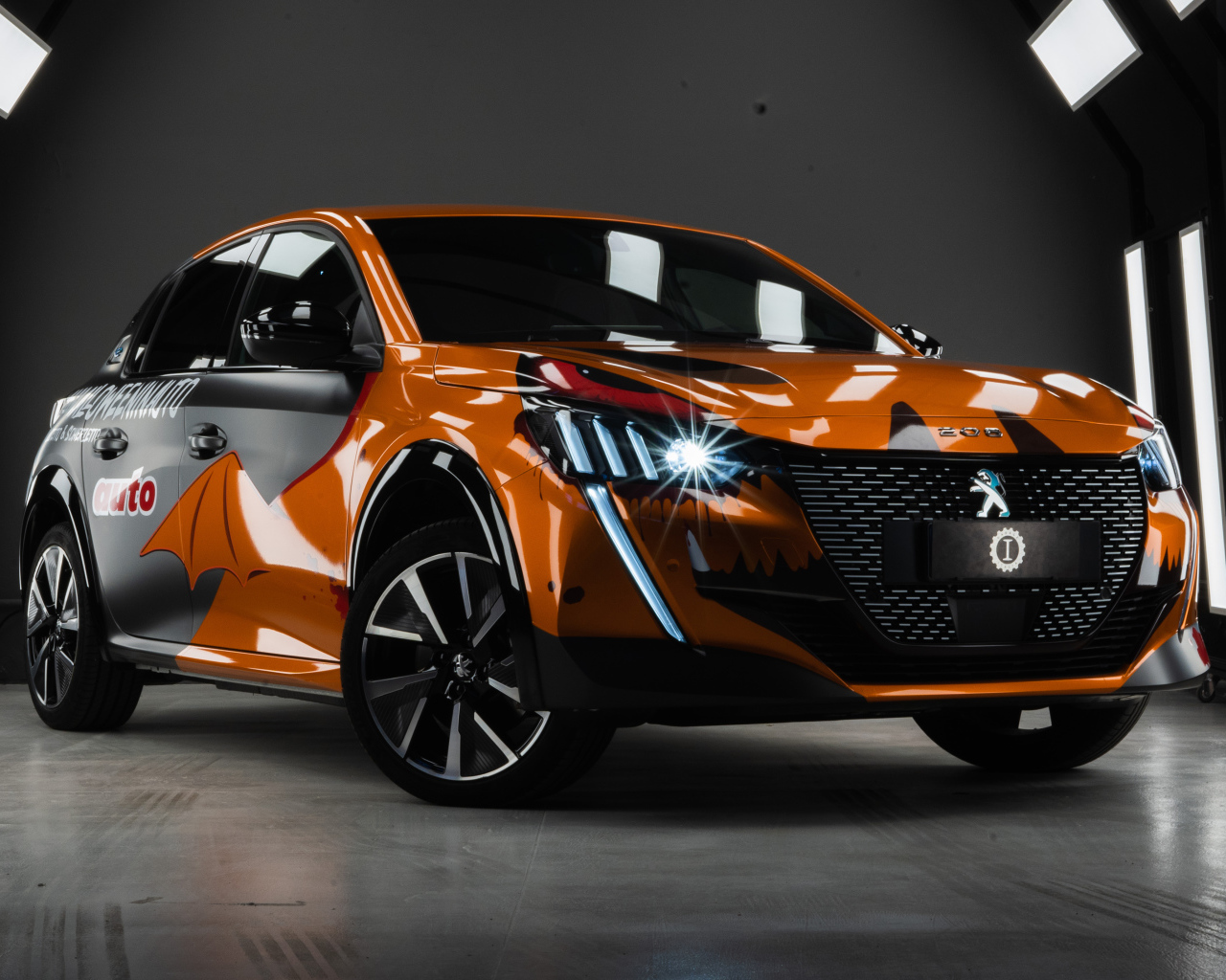 Автомобиль Peugeot E-208 GT, 2020 года