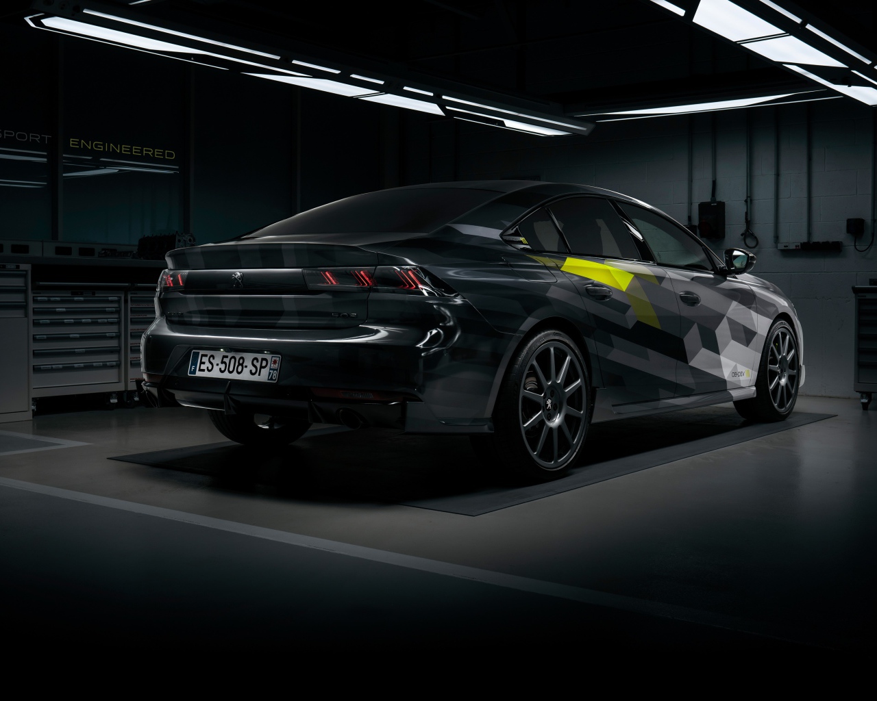 Автомобиль Peugeot 508, 2020 года в гараже