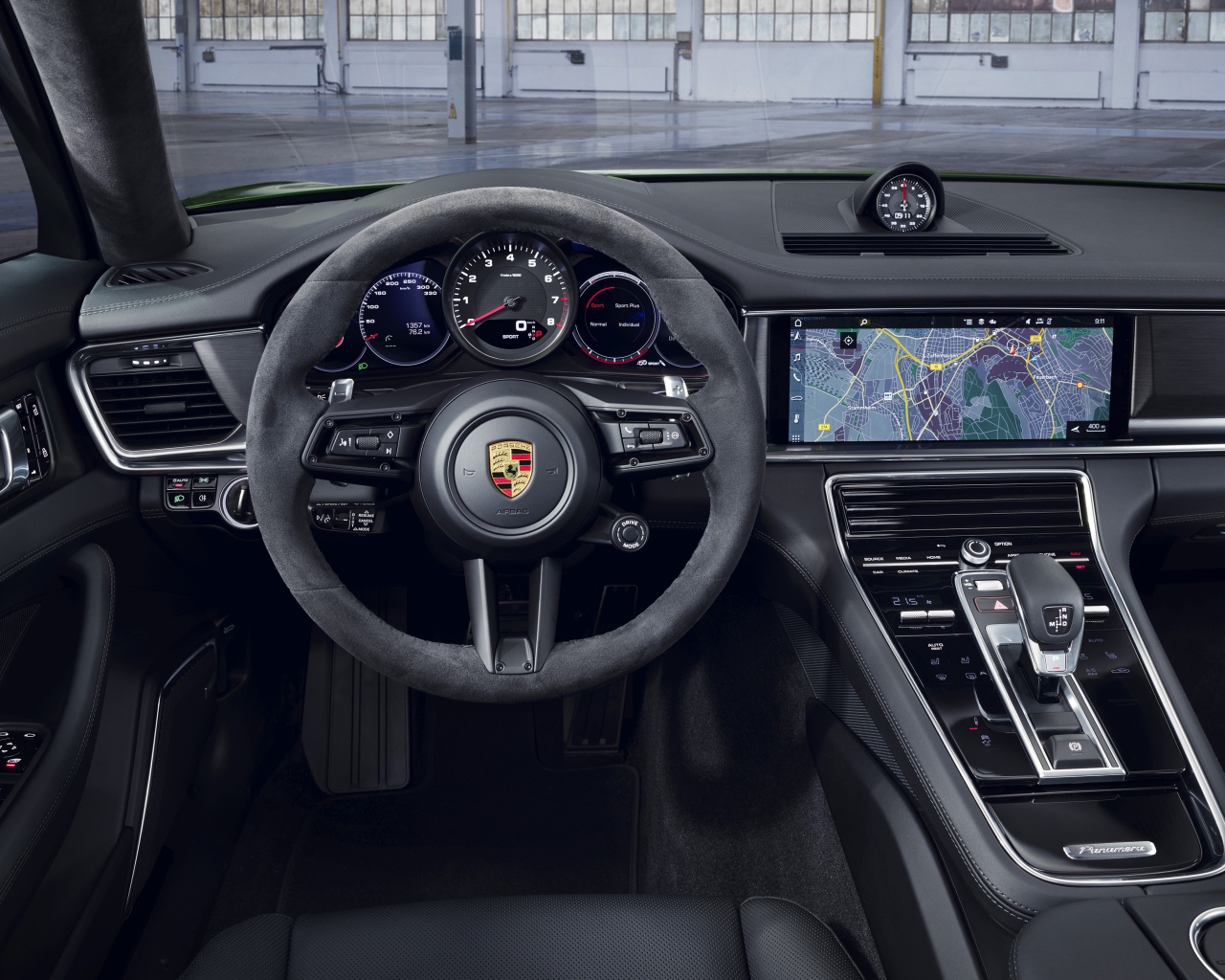 Салон автомобиля Porsche Panamera 4S 2020 года 