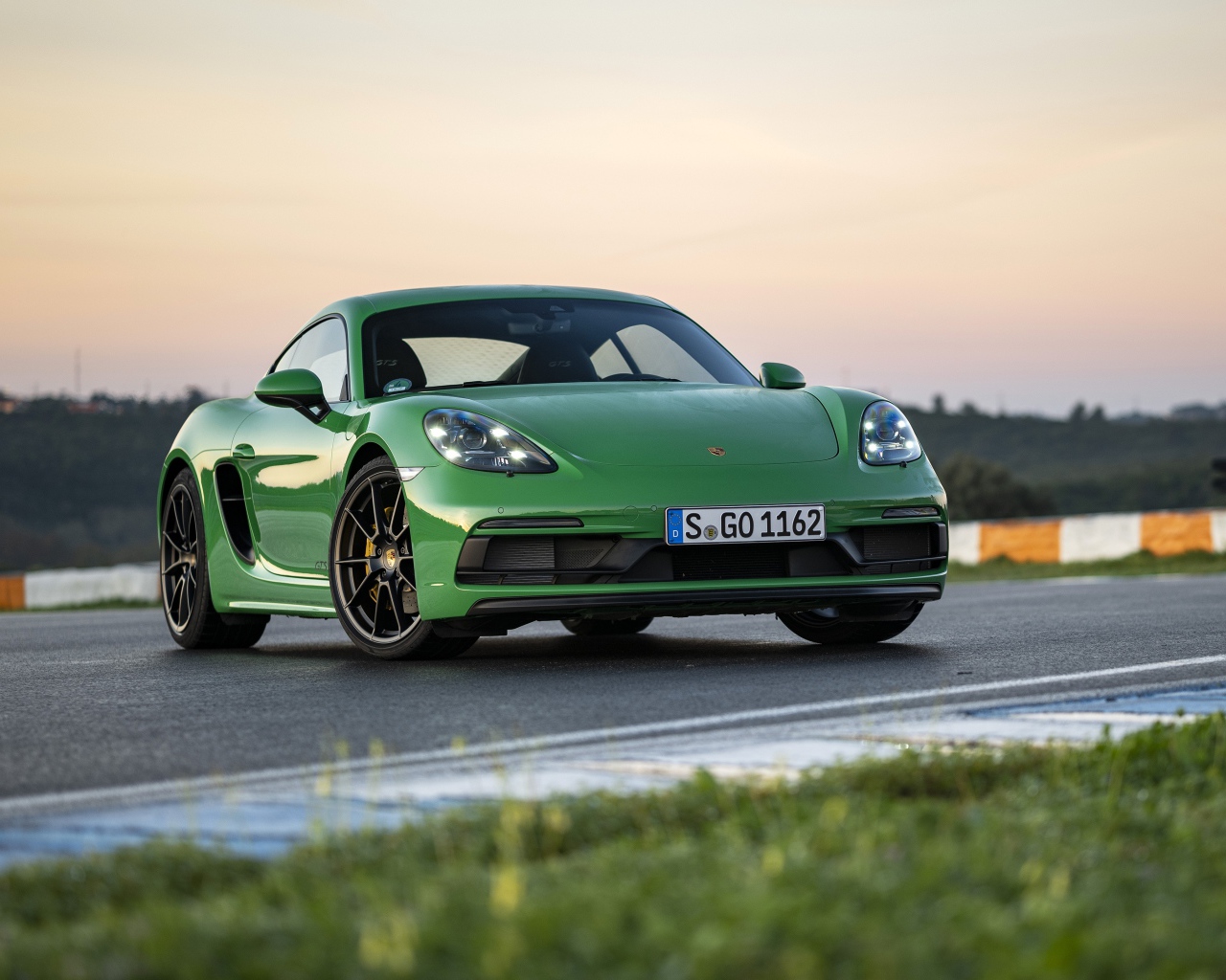 Автомобиль Porsche 718 Cayman GTS 4,  2020 года