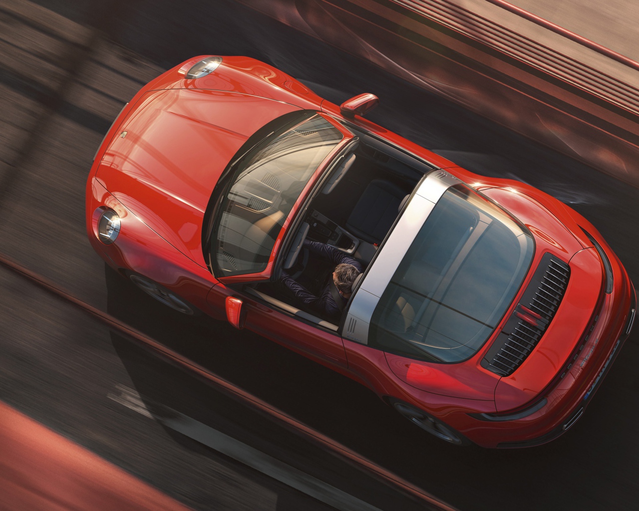 Автомобиль Porsche 911 Targa 4, 2020 года вид сверху