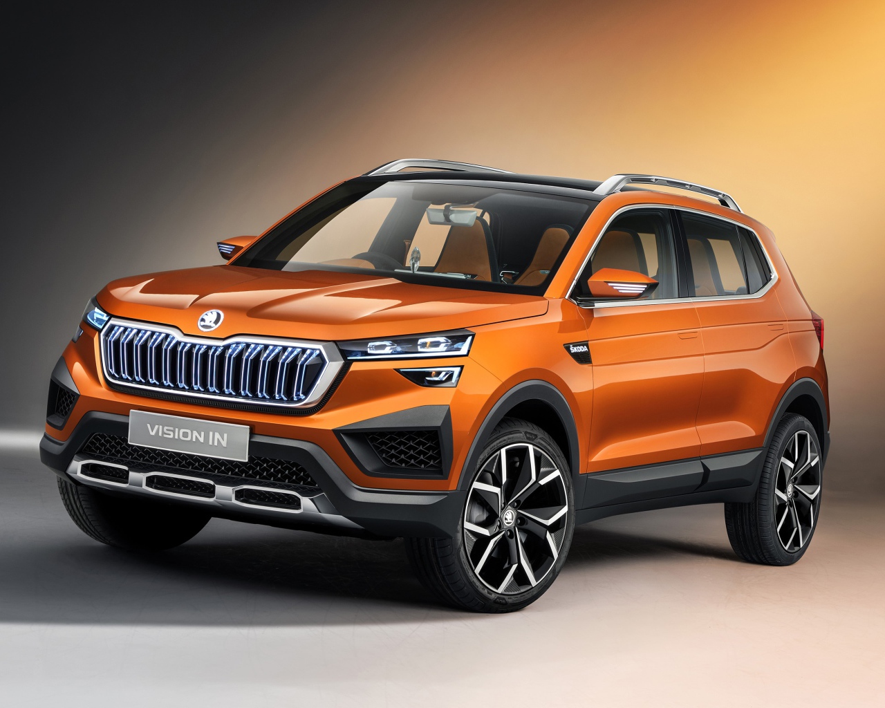 Оранжевый внедорожник Skoda Vision IN 2020 года