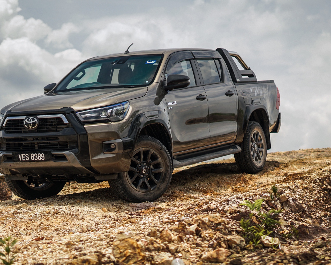 Внедорожник Toyota Hilux Rogue Double Cab 2020 года 