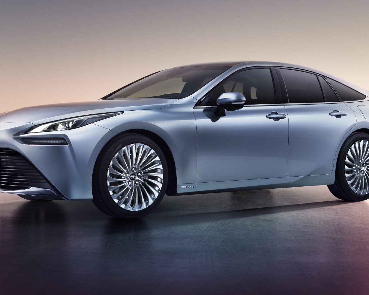 Автомобиль Toyota Mirai 2020 года 