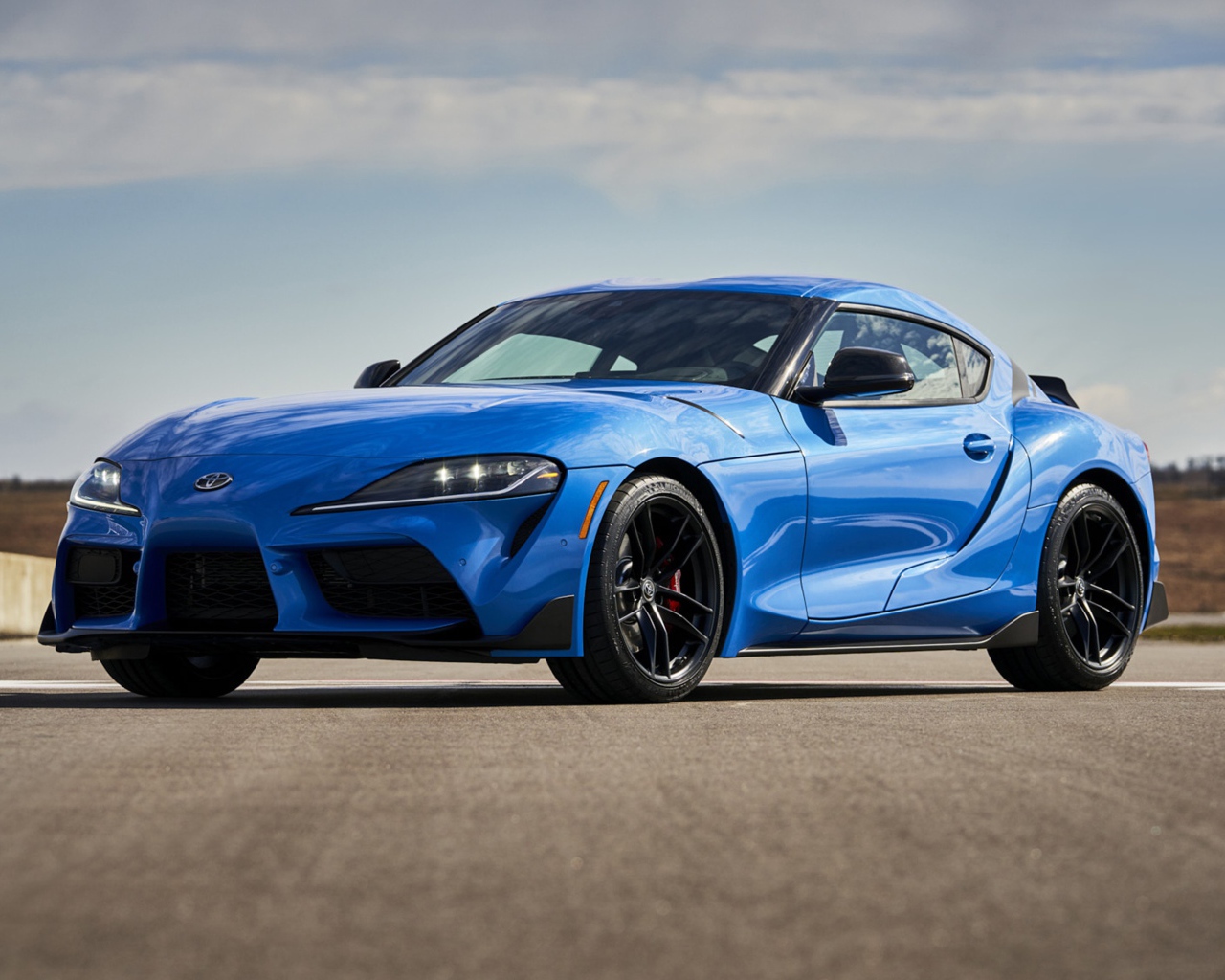 Синий автомобиль Toyota GR Supra A91, 2021 года 