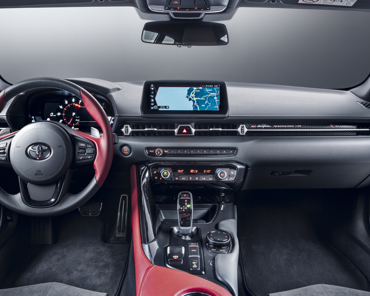 Кожаный салон автомобиля Toyota GR Supra 2L 2020 года