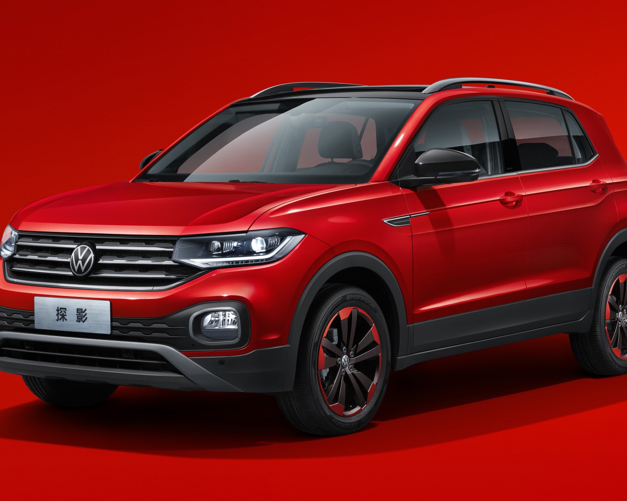 Красный внедорожник Volkswagen Tacqua 280 TSI 2019 года 