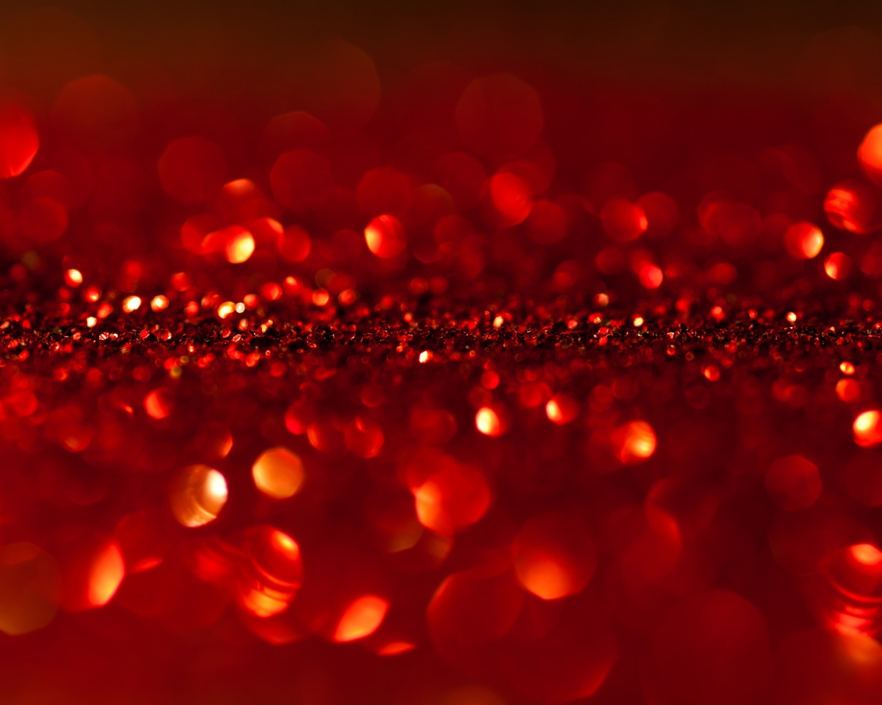 Много блестящих красных стразов, фон