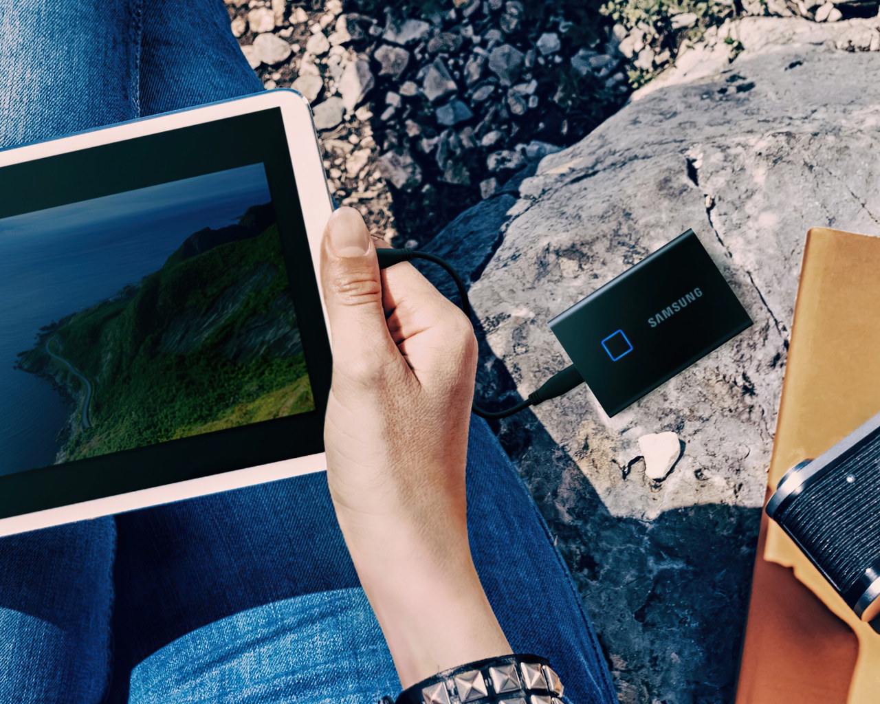 Портативный накопитель Samsung T7 Touch SSD, 2020