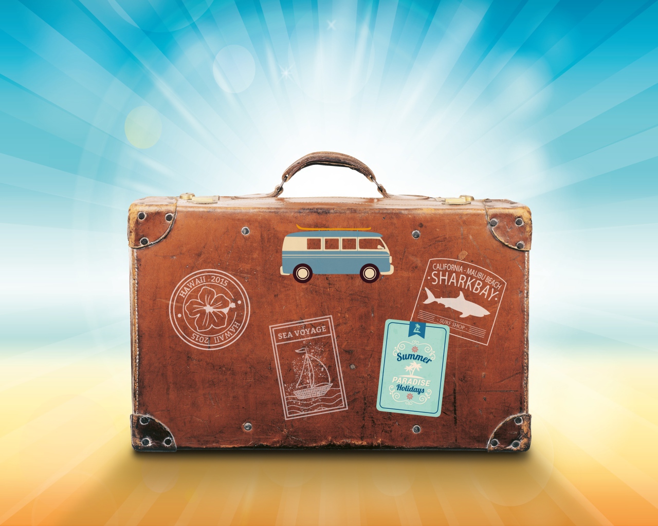 Большой старый чемодан для путешествий 