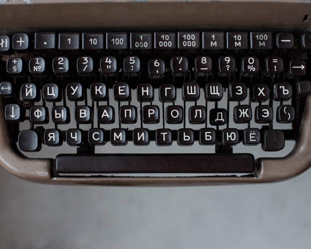 Кнопки старой печатной машинки 