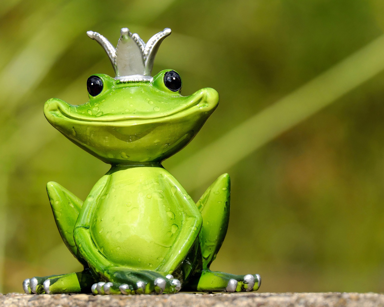Статуэтка зеленой царевны лягушки 