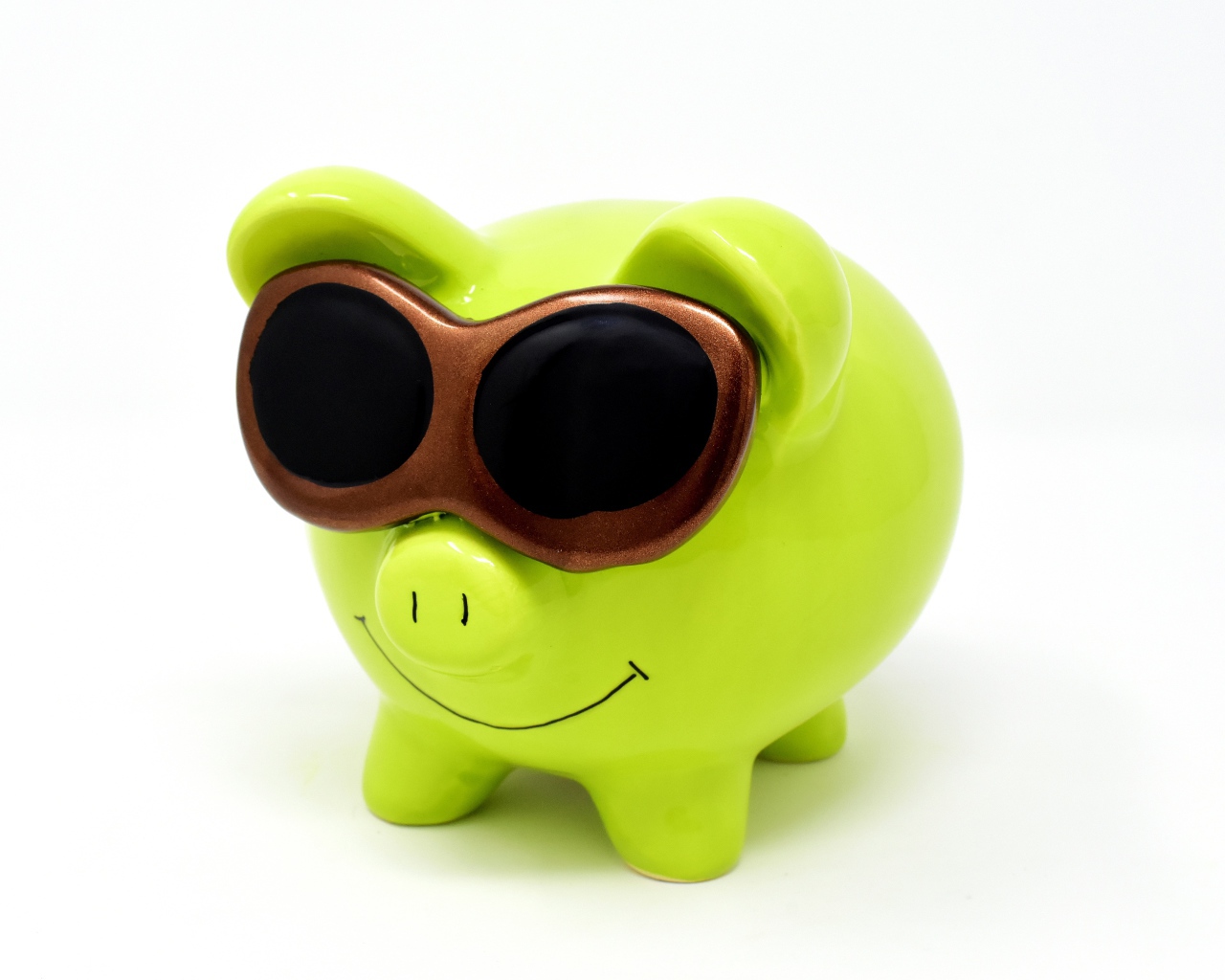 Салатовая свинья копилка в очках на белом фоне 