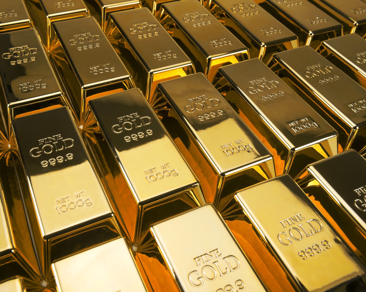 Много дорогих слитков золота 