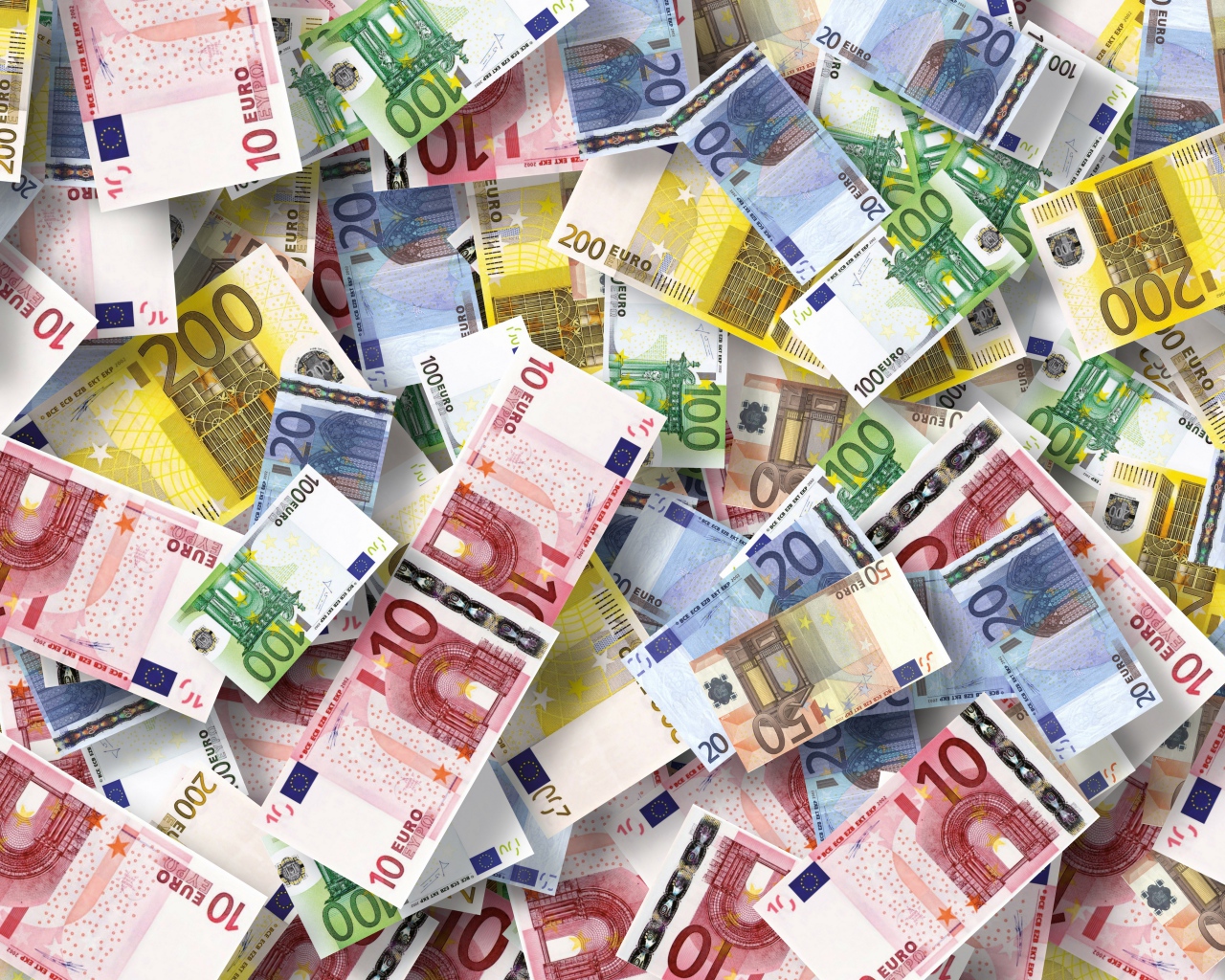 Много купюр евро крупным планом