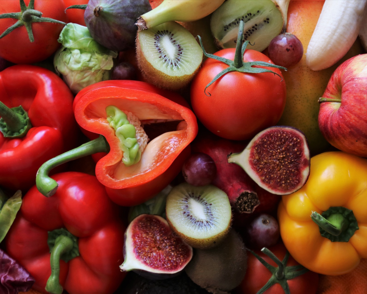 Свежие овощи и фрукты крупным планом