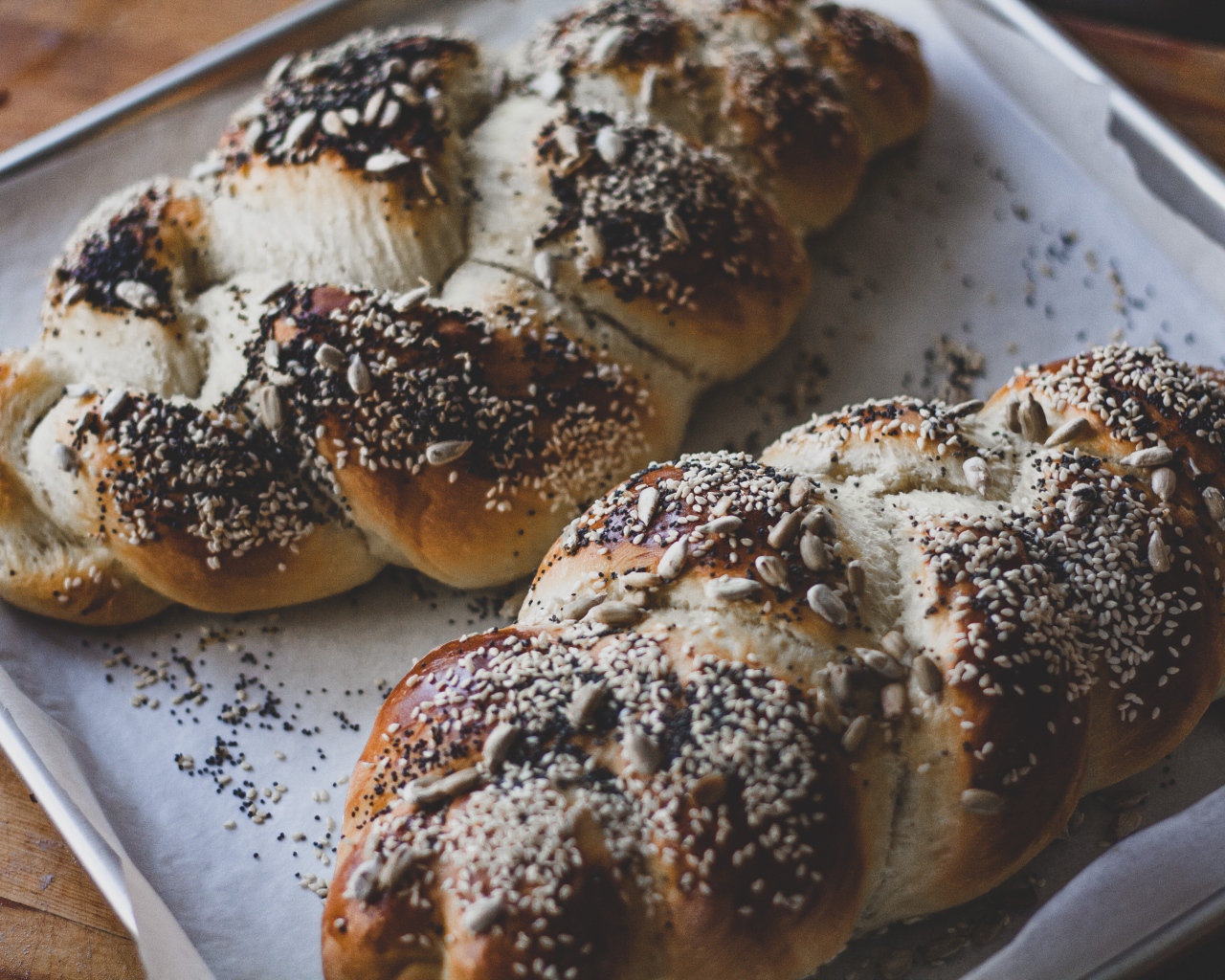 Buns with poppy seeds and seeds