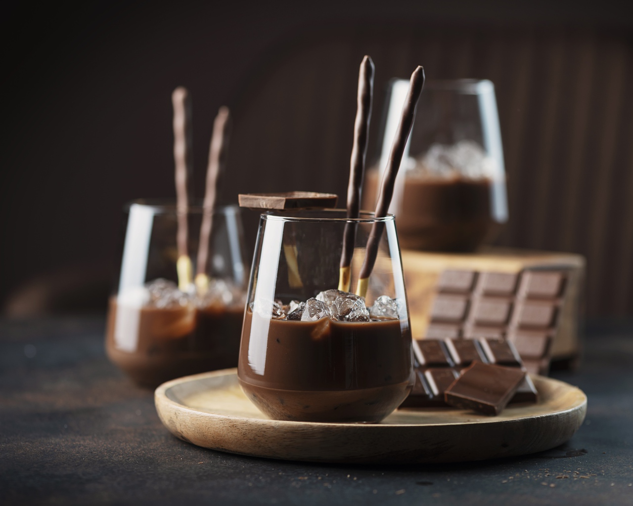 Холодный шоколадный напиток со льдом 