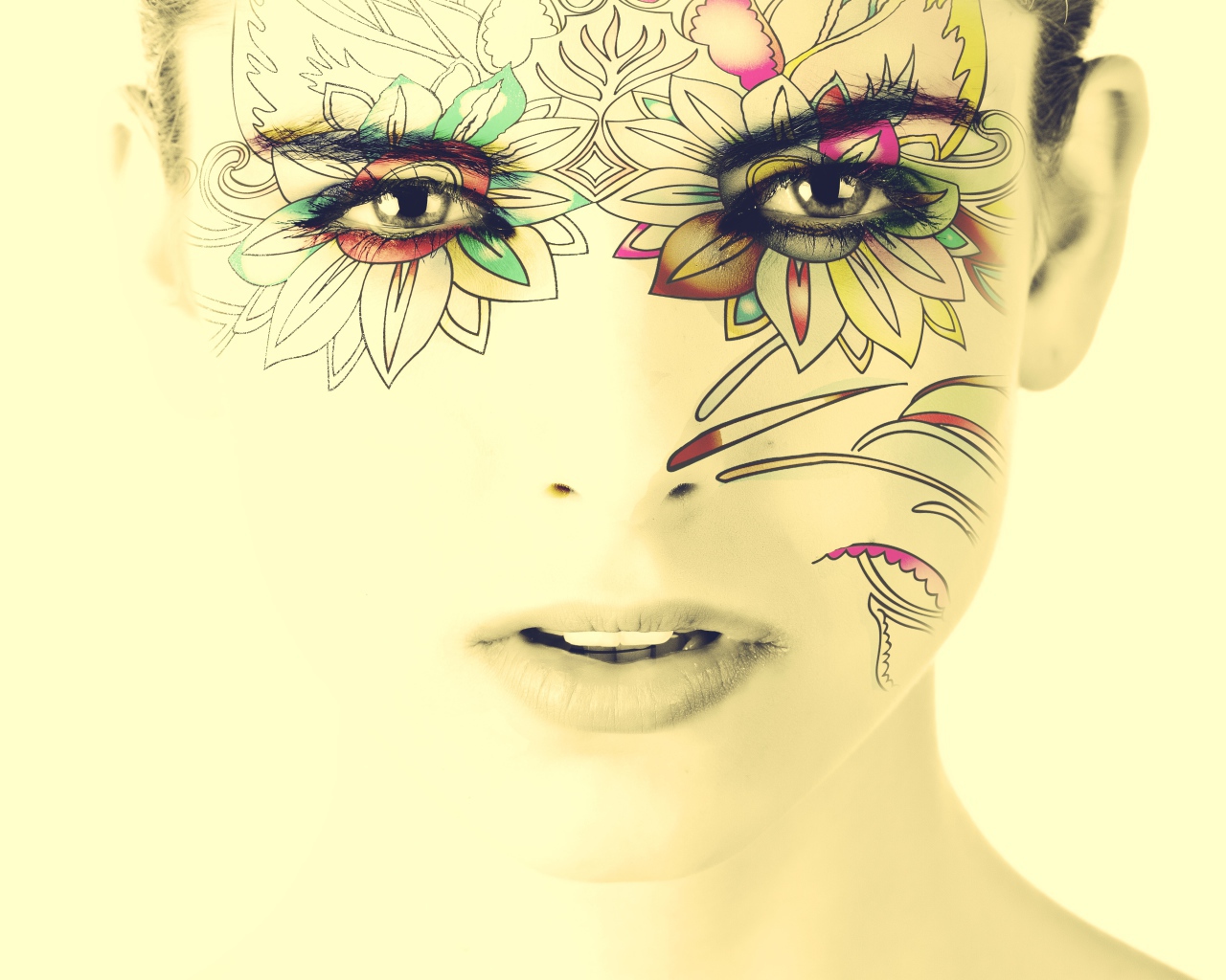 Рисунок на лице у девушки на белом фоне