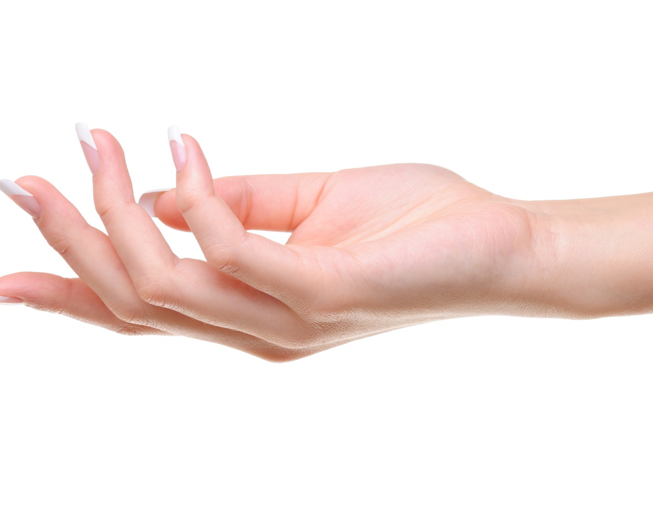 Рука девушки с красивым маникюром 