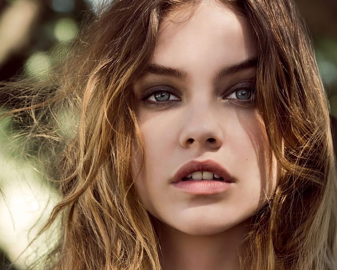 Красивое лицо крупным планом, модель Барбара Палвин