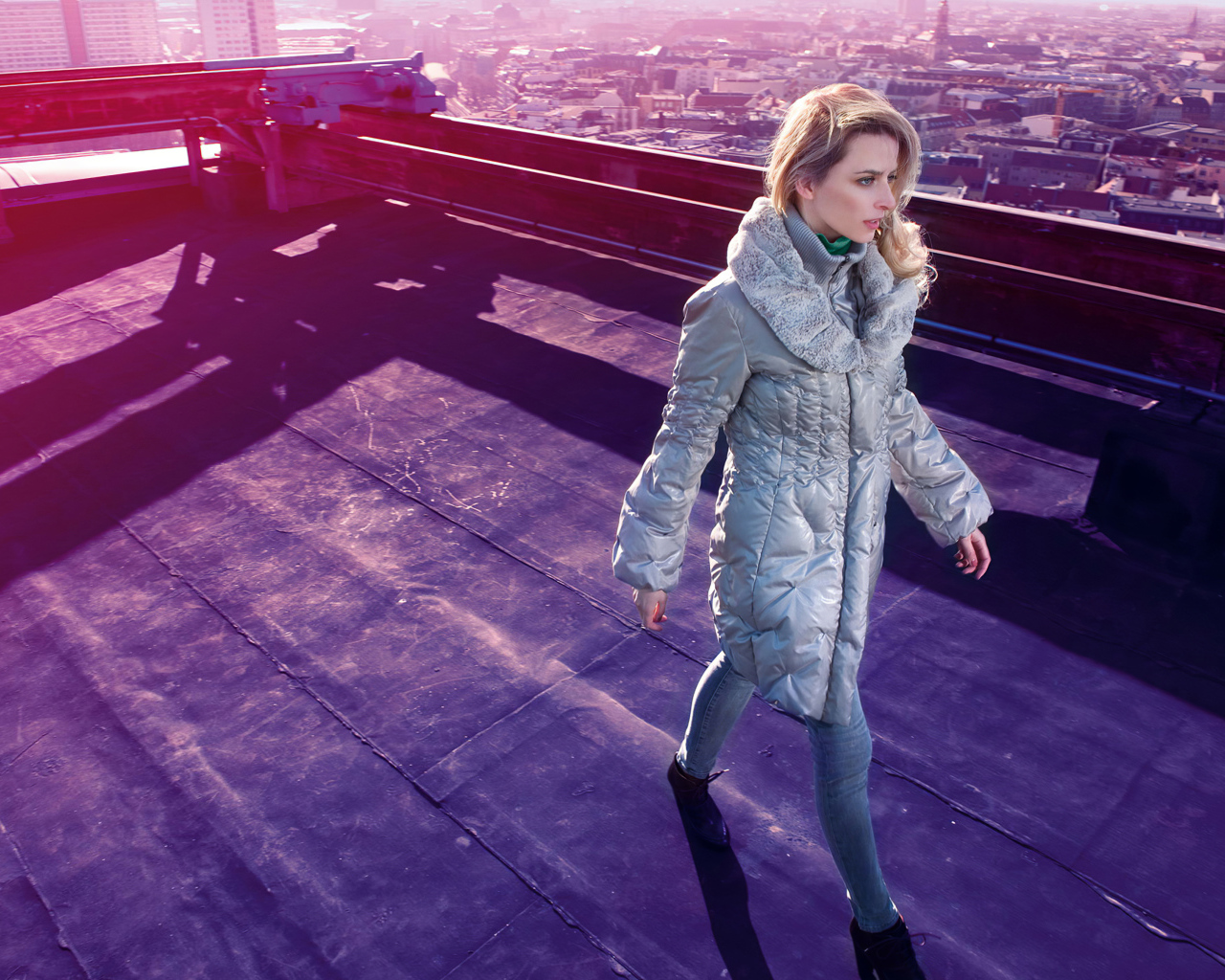 Модель Ева Пэдберг на крыше