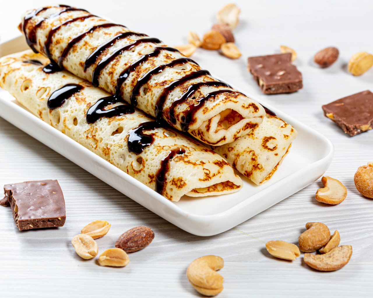 Блины с шоколадом и орехами на праздник Масленица 2020 