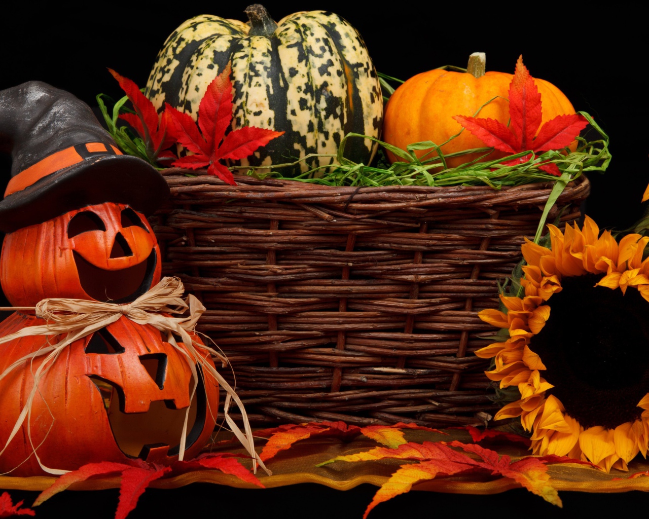 Украшения на праздник Хэллоуин на столе