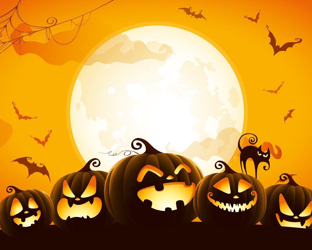 Тыквы на фоне желтой луны на Хэллоуин