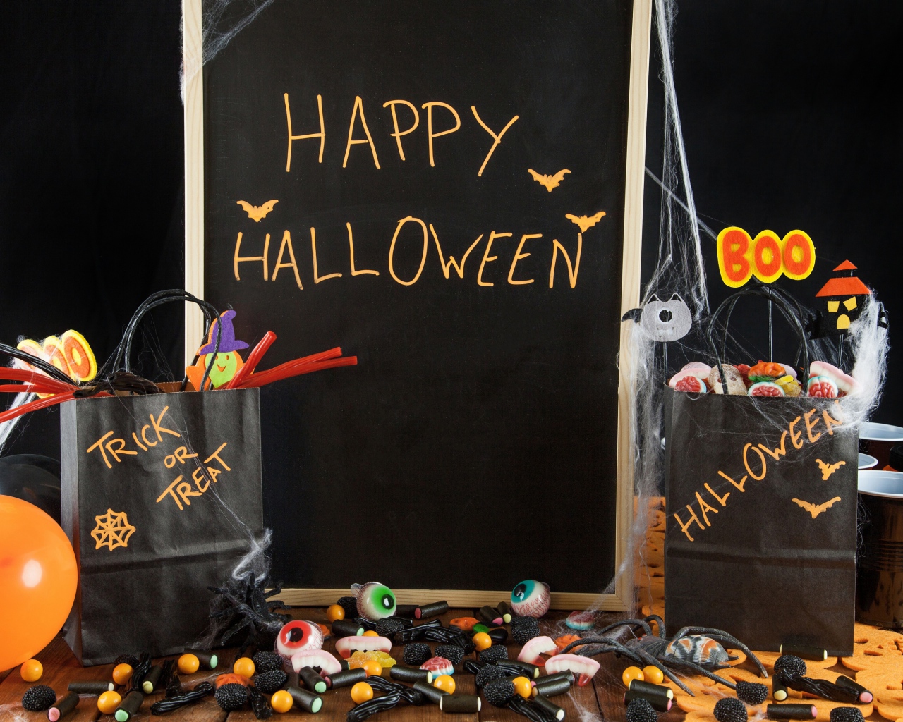 Сладости и декор на праздник Хэллоуин