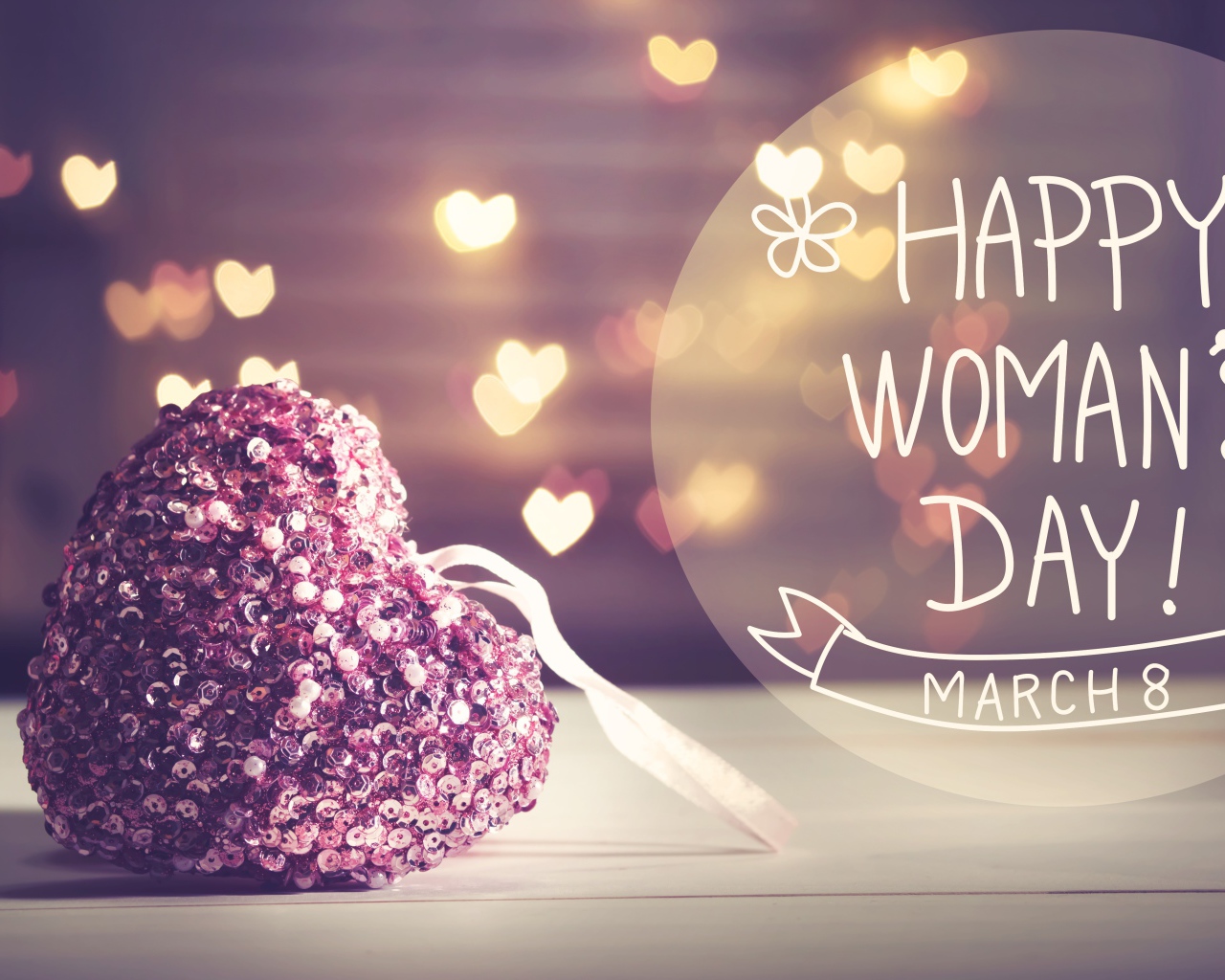 Большое розовое сердце на 8 марта