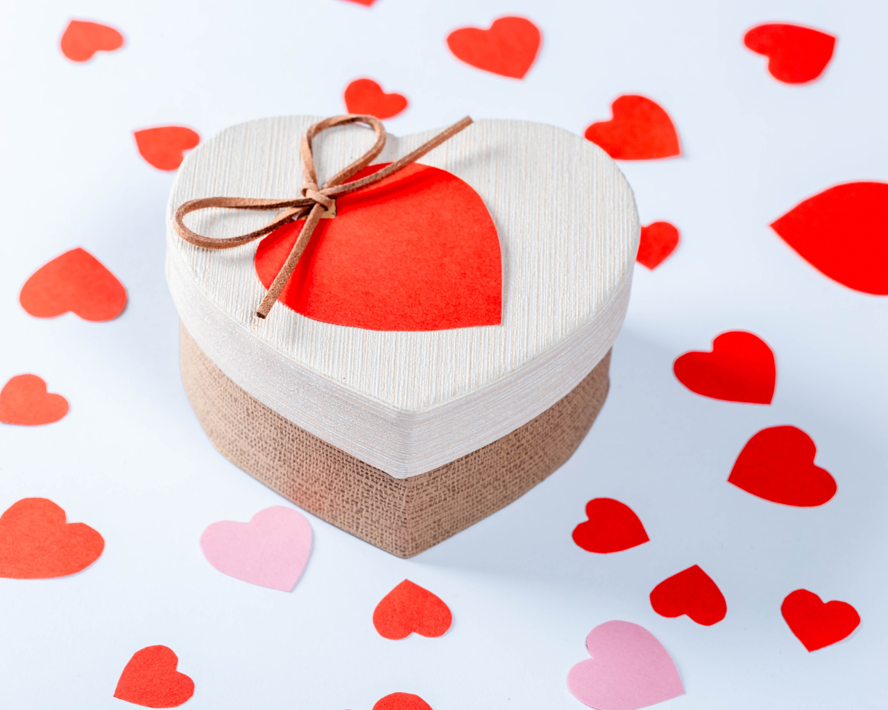 Большая коробка с подарком для любимой 