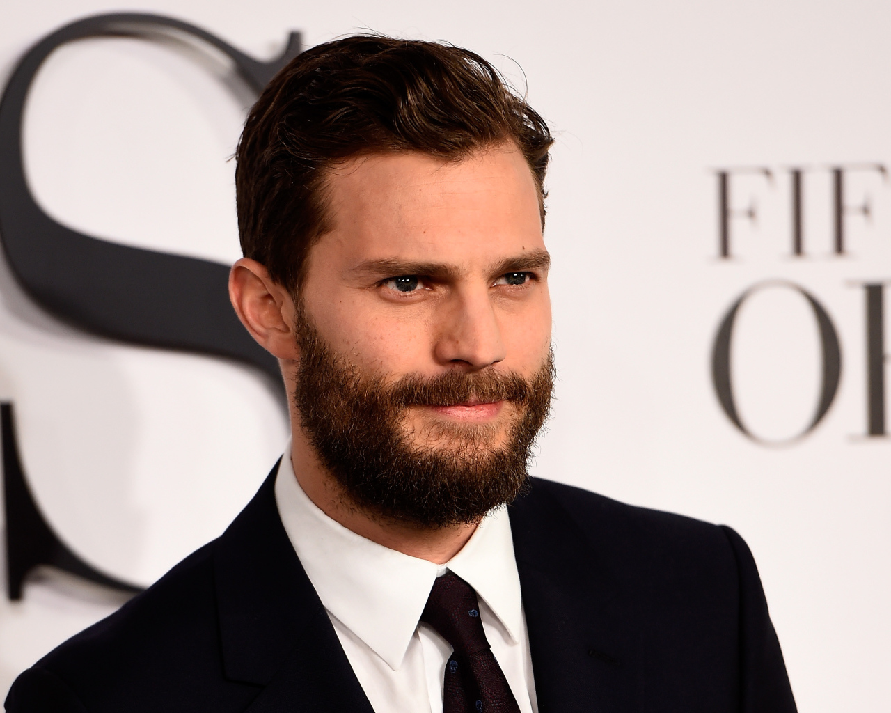 Актер Джейми Дорнан с бородой