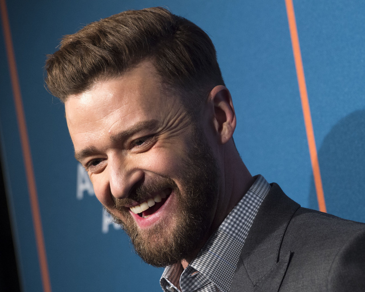 Улыбающийся мужчина, актер Джастин Тимберлейк