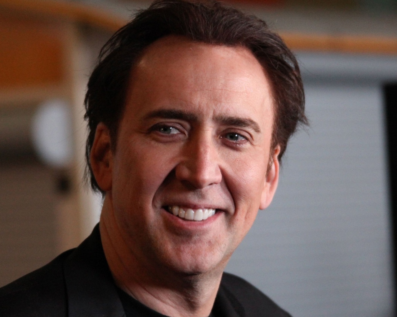 Улыбающийся мужчина,  актер Николас Кейдж