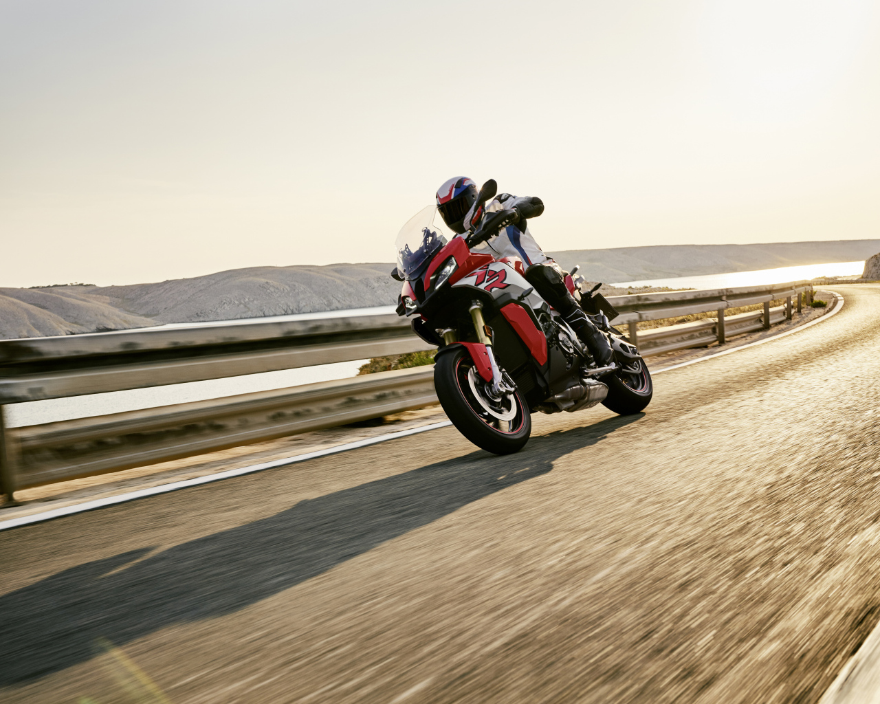 Мотоцикл BMW S1000 XR на гонках 