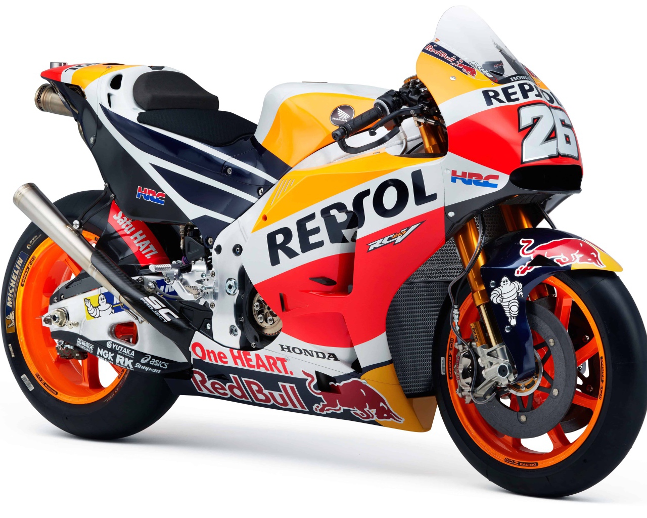 Мотоцикл гоночный honda на белом фоне