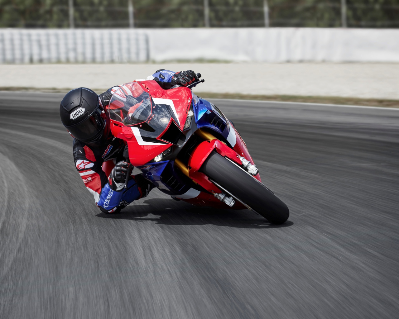 Мотоцикл Honda CBR1000RR-R Fireblade SP 2020 на кроссе